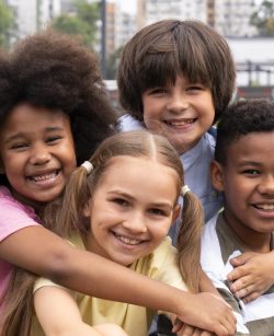 medium-shot-smiley-kids-posing-together